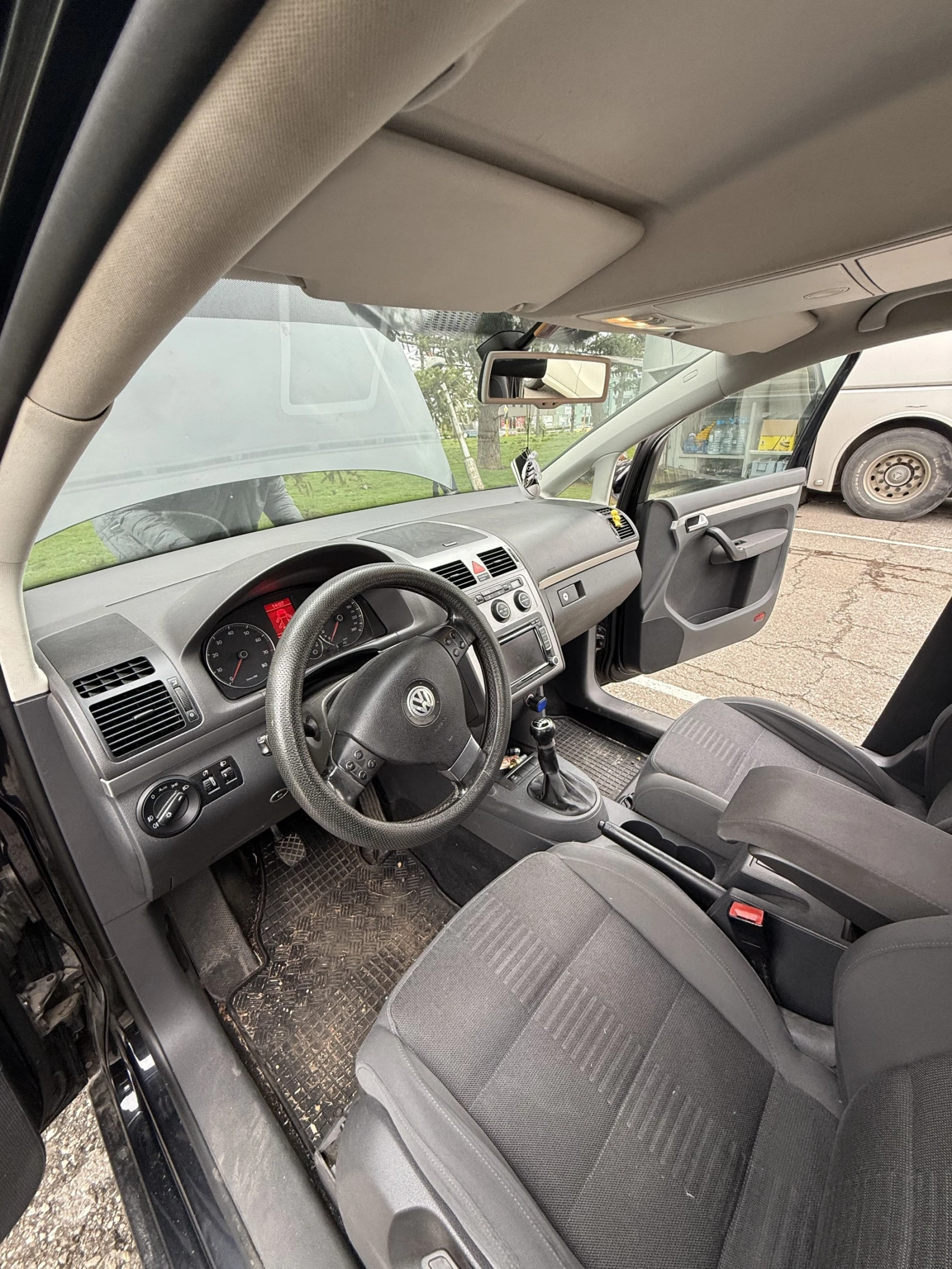 VW Touran 1.4 TSI, снимка 13 - Автомобили и джипове - 53823612