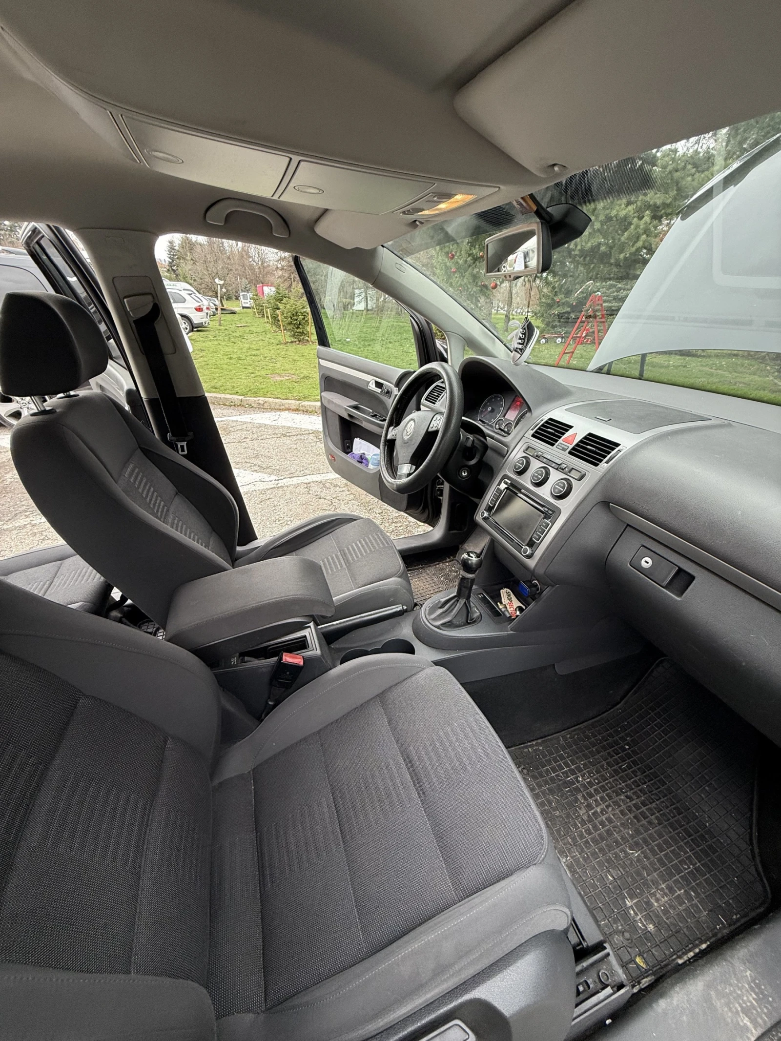 VW Touran 1.4 TSI, снимка 12 - Автомобили и джипове - 53823612