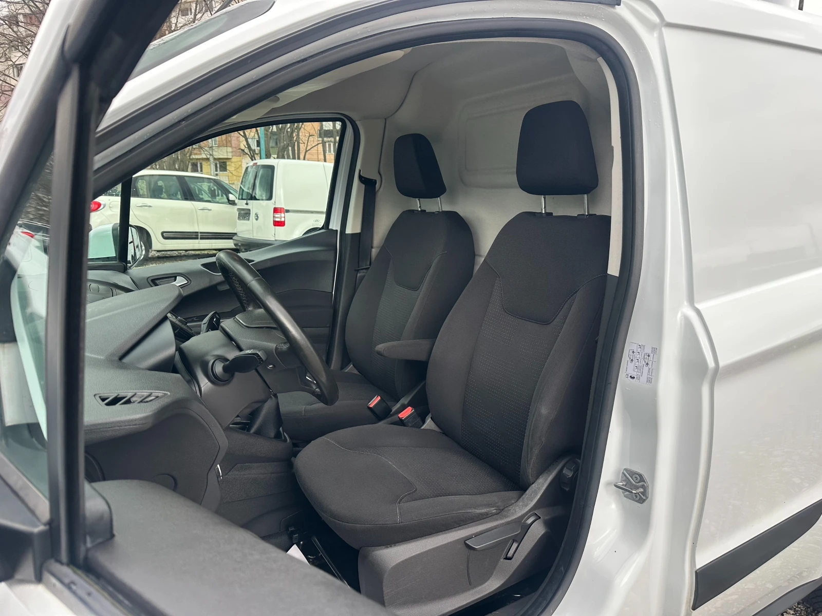 Ford Courier 1.oi 101kc EURO6, снимка 9 - Автомобили и джипове - 54091037