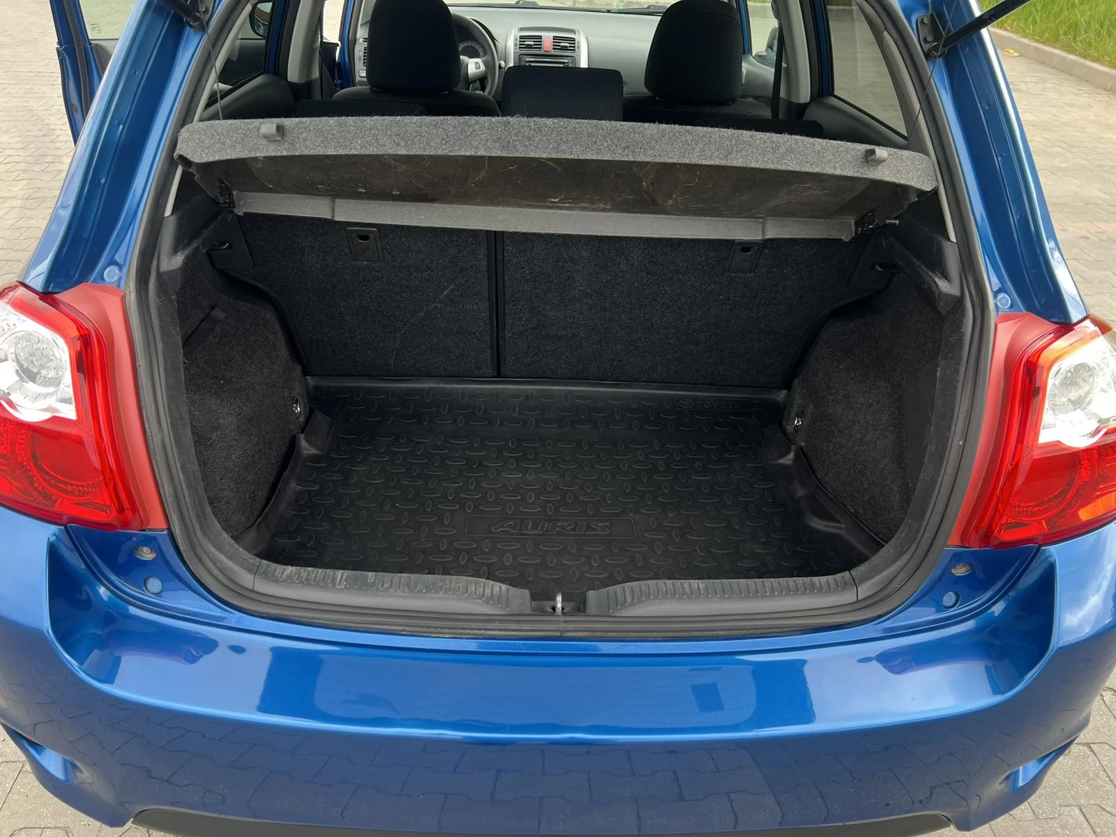 Toyota Auris 2.0D4D Sportline, снимка 13 - Автомобили и джипове - 54514790
