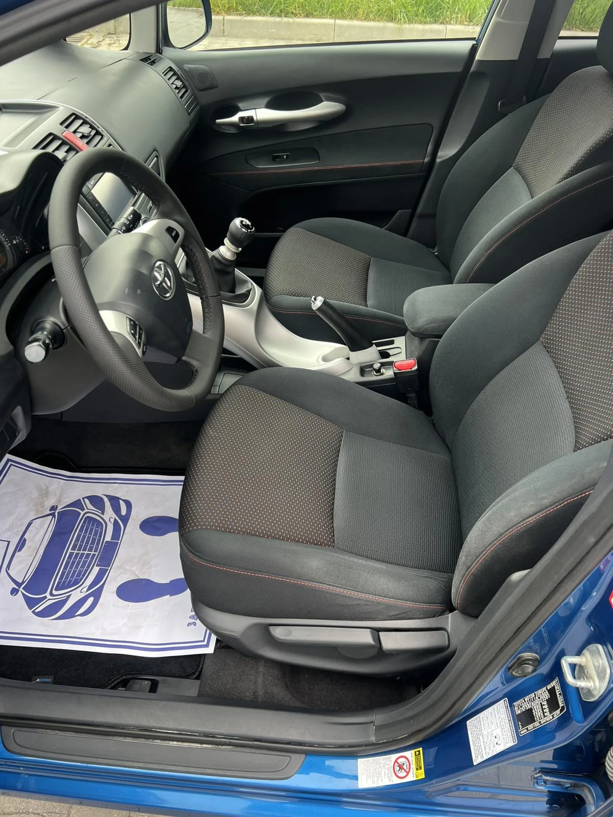 Toyota Auris 2.0D4D Sportline, снимка 9 - Автомобили и джипове - 54514790