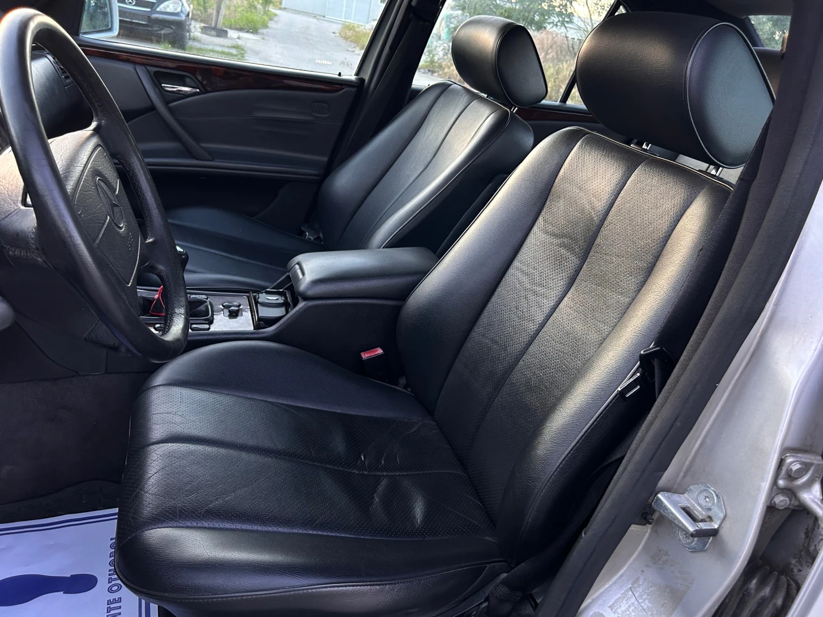 Mercedes-Benz E 250, снимка 14 - Автомобили и джипове - 54723273