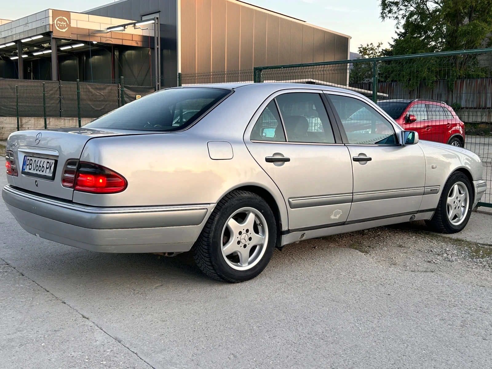 Mercedes-Benz E 250, снимка 5 - Автомобили и джипове - 54723273