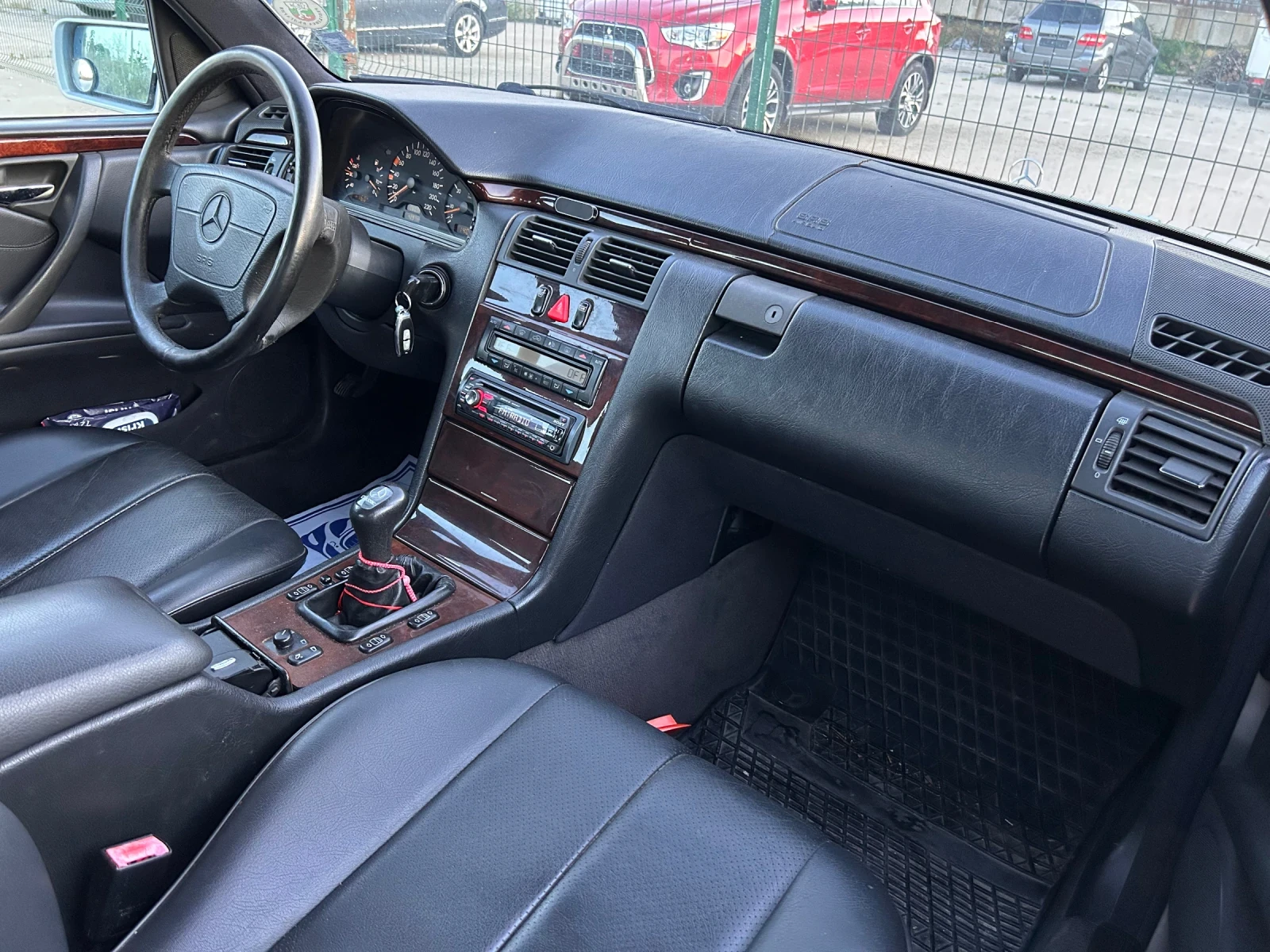 Mercedes-Benz E 250, снимка 12 - Автомобили и джипове - 54723273