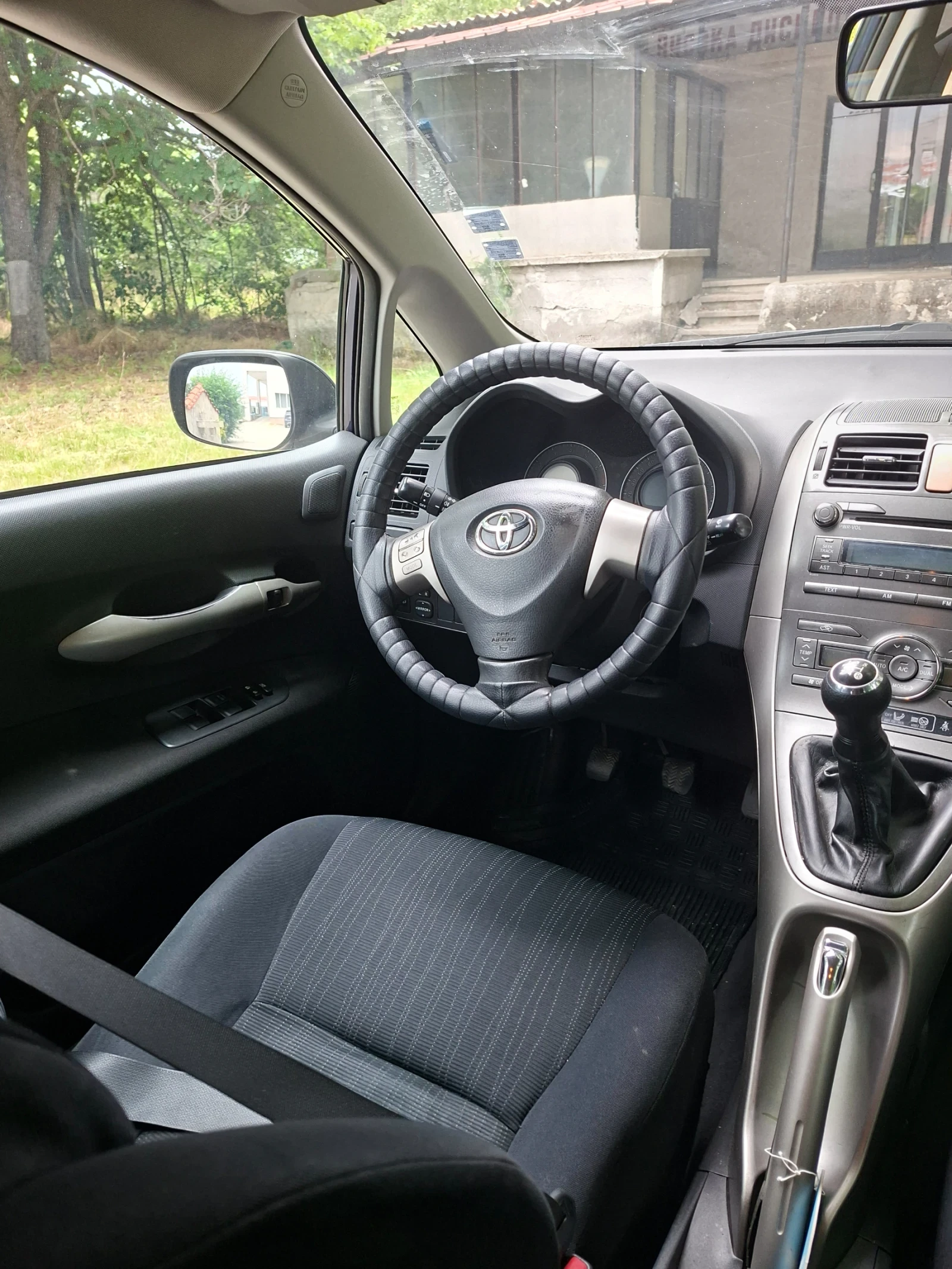Toyota Auris 1, 4i ; 93к.с , снимка 6 - Автомобили и джипове - 54878488