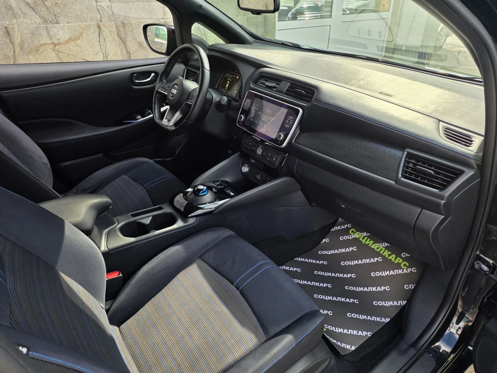 Nissan Leaf  93.2%, снимка 13 - Автомобили и джипове - 54914343