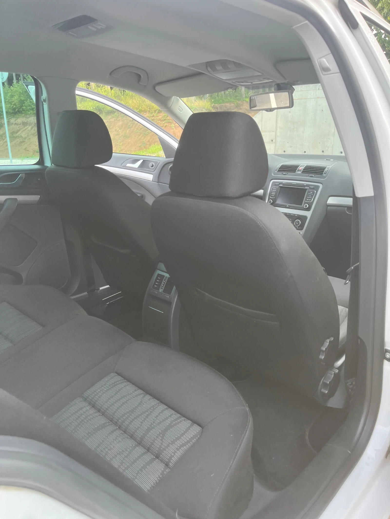 Skoda Octavia 1.6TDI 4x4, снимка 9 - Автомобили и джипове - 55365062