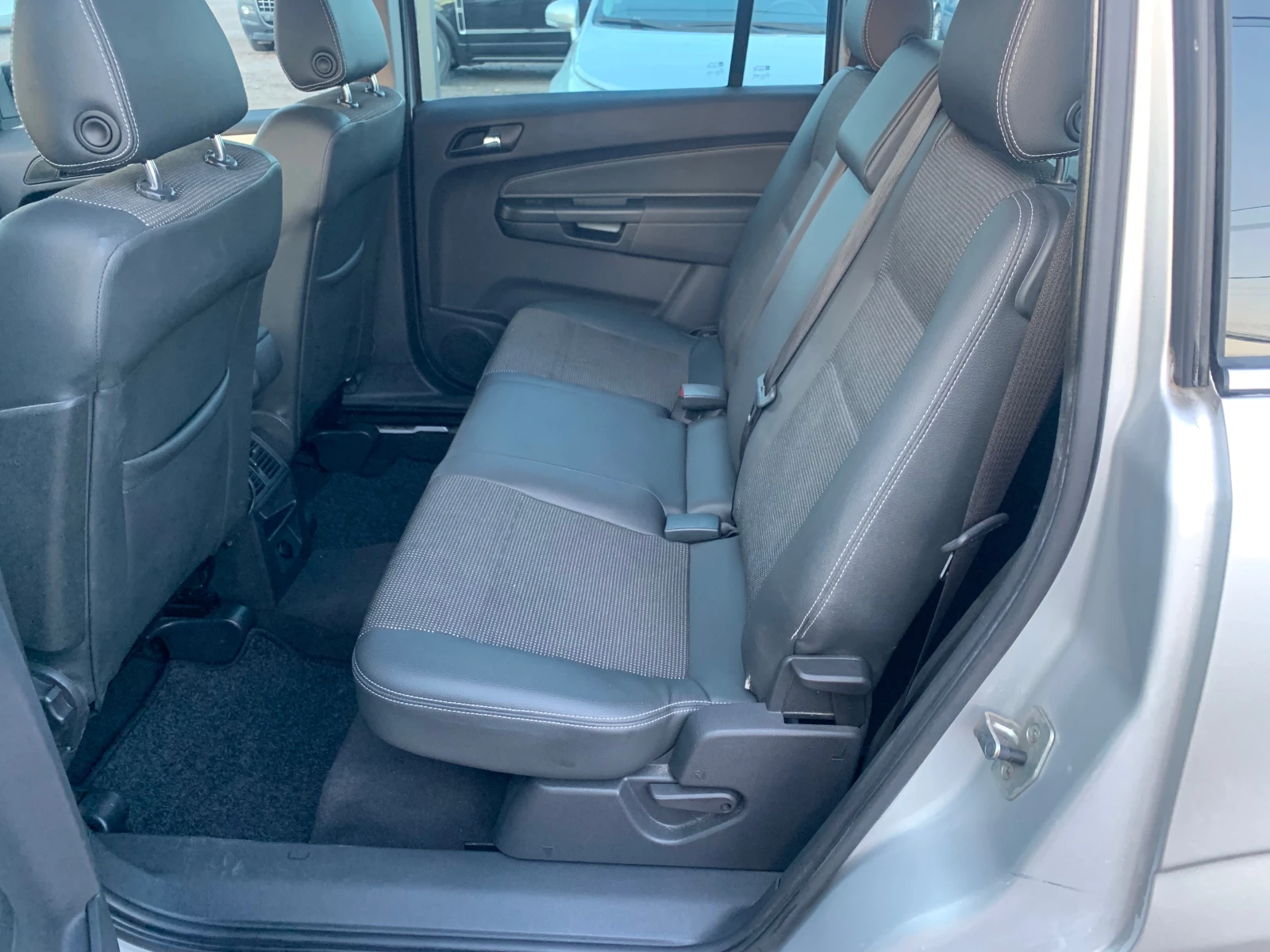 Opel Zafira 1.7cdti COSMO, снимка 12 - Автомобили и джипове - 56203163