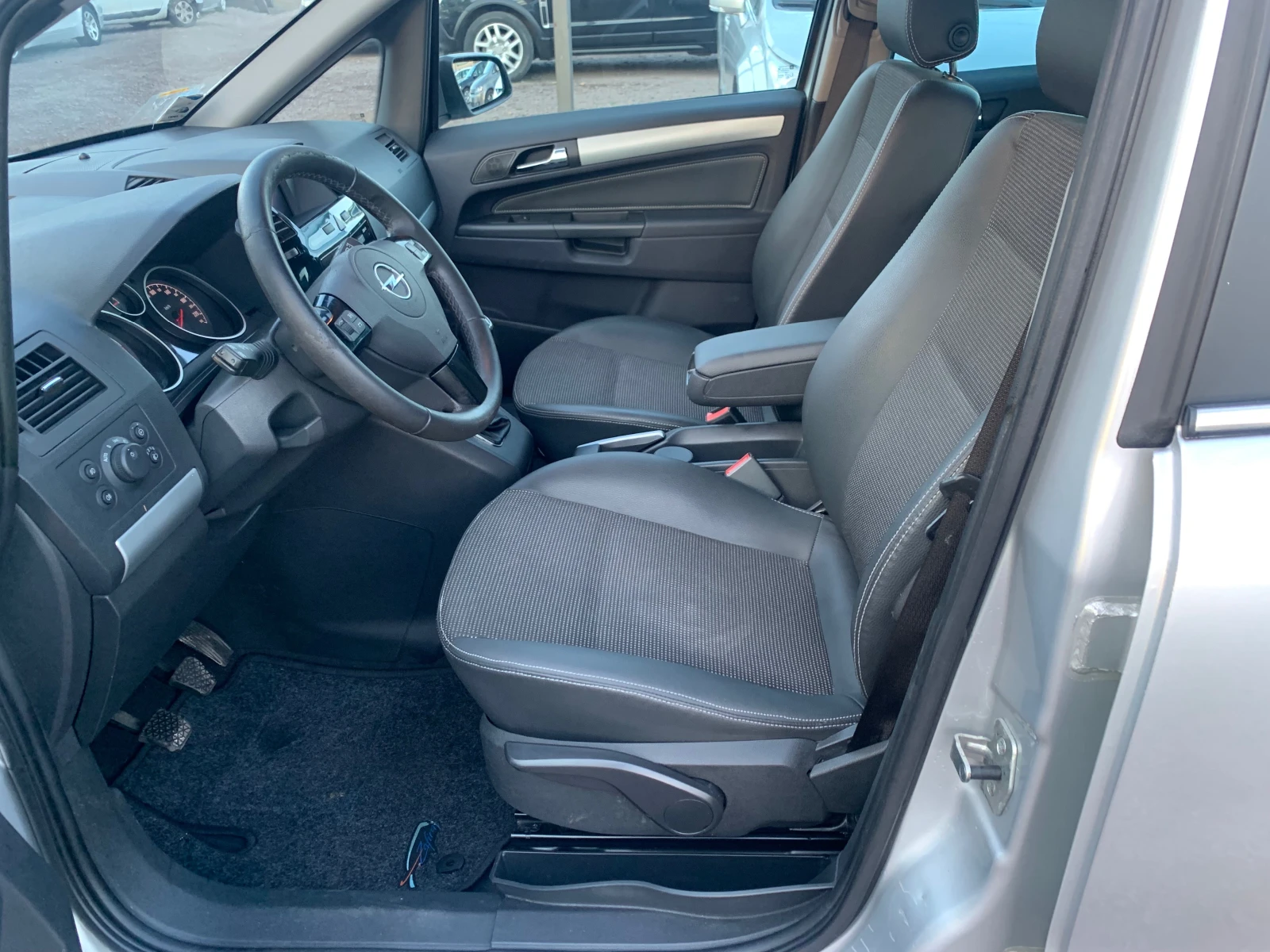 Opel Zafira 1.7cdti COSMO, снимка 10 - Автомобили и джипове - 56203163