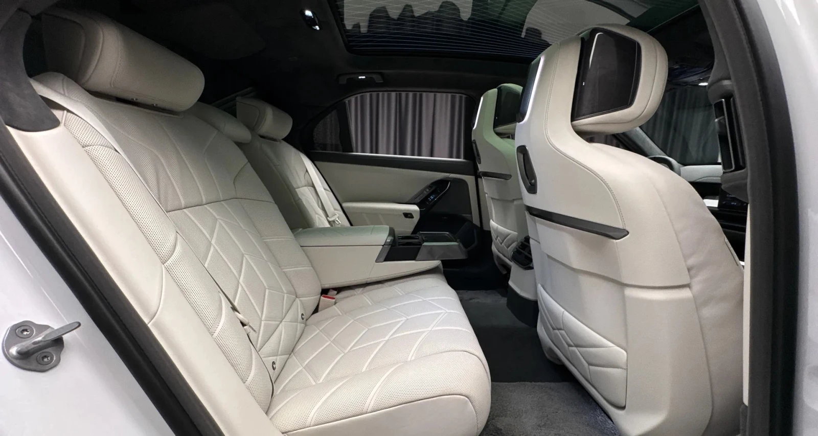 BMW 740 xDrive M Sport Paket, снимка 16 - Автомобили и джипове - 56632606