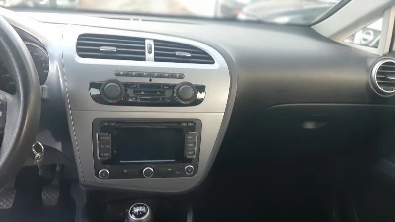 Seat Leon 1.6дизел, снимка 8 - Автомобили и джипове - 52865378