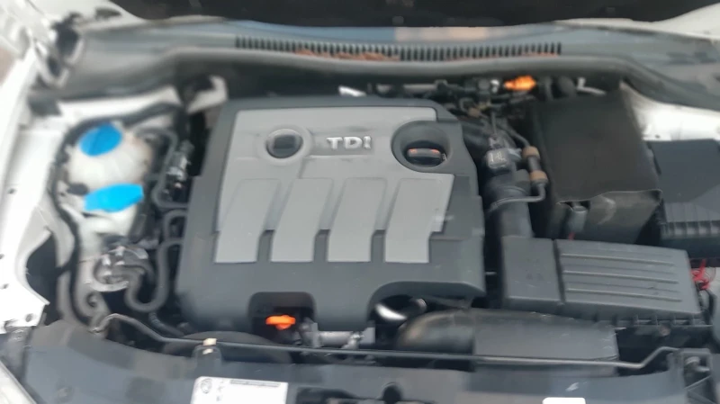 Seat Leon 1.6дизел, снимка 11 - Автомобили и джипове - 52865378