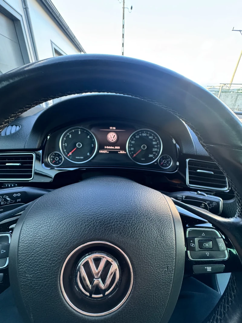 VW Touareg 3.0 TDI  R-LINE FACELIFT PANORAMA, снимка 15 - Автомобили и джипове - 51936969