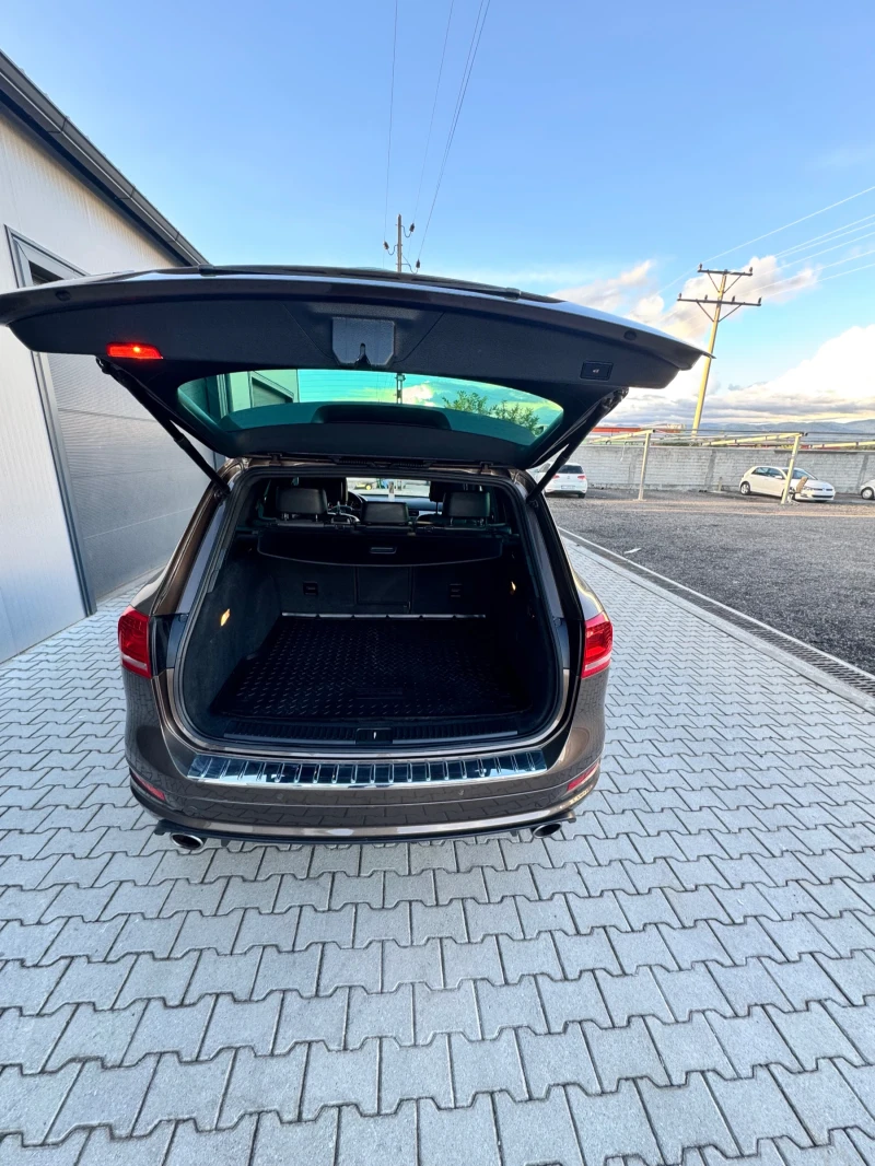 VW Touareg 3.0 TDI  R-LINE FACELIFT PANORAMA, снимка 8 - Автомобили и джипове - 51936969