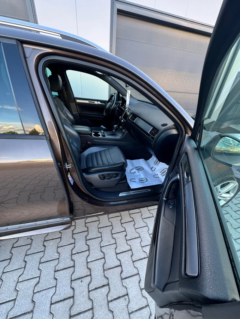 VW Touareg 3.0 TDI  R-LINE FACELIFT PANORAMA, снимка 13 - Автомобили и джипове - 51936969