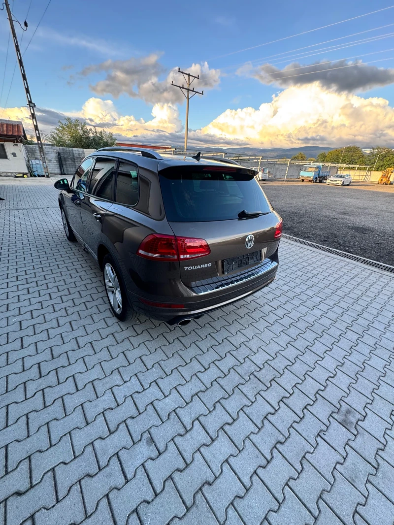 VW Touareg 3.0 TDI  R-LINE FACELIFT PANORAMA, снимка 10 - Автомобили и джипове - 51936969