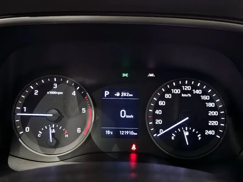 Hyundai Tucson, снимка 8 - Автомобили и джипове - 54832291