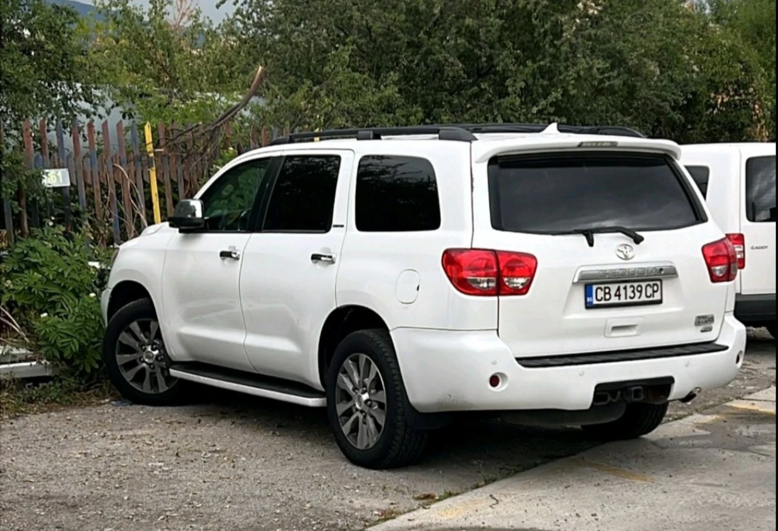 Toyota Sequoia Limited iForce 5.7 L V8 Flexfuel - изображение 2