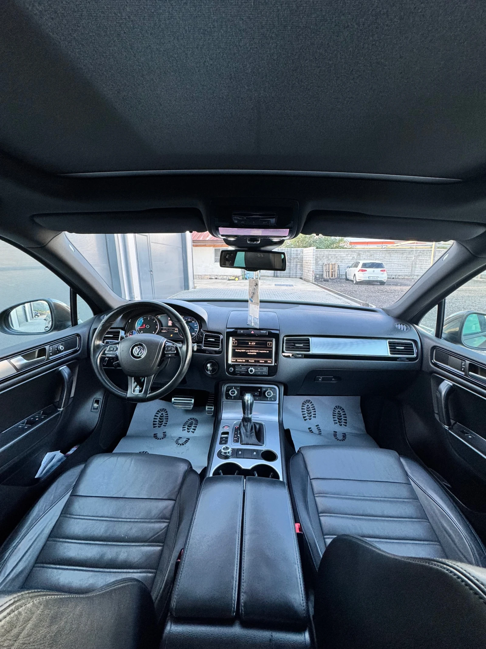 VW Touareg 3.0 TDI  R-LINE FACELIFT PANORAMA | Mobile.bg — изображение 16
