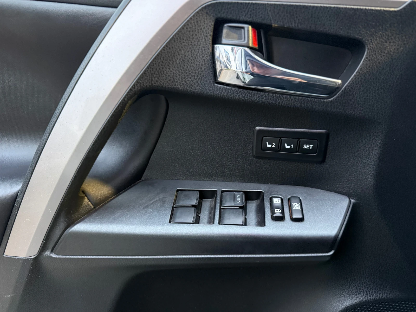 Toyota Rav4 2.0 D4D Executive , снимка 11 - Автомобили и джипове - 54209533