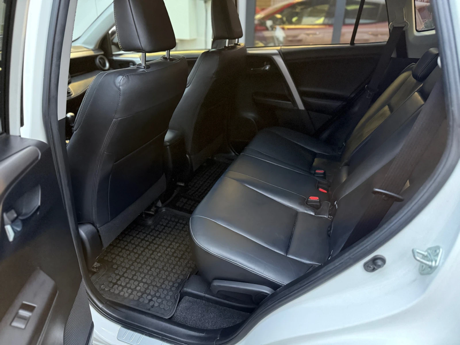 Toyota Rav4 2.0 D4D Executive , снимка 8 - Автомобили и джипове - 54209533