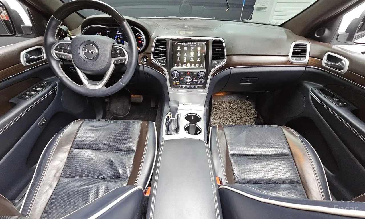 Jeep Grand cherokee 3.6 OVERLAND / ОБДУХ / DISTRONIC / TWO-TONE / PANO, снимка 6 - Автомобили и джипове - 55086017