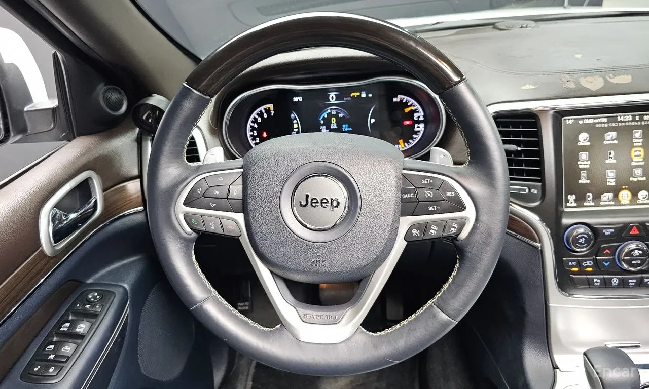Jeep Grand cherokee 3.6 OVERLAND / ОБДУХ / DISTRONIC / TWO-TONE / PANO, снимка 7 - Автомобили и джипове - 55086017