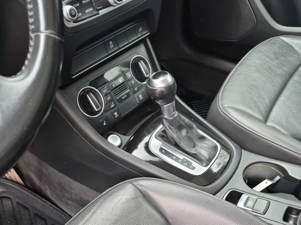 Audi Q3 * PROGRESSIV * АВТОКРЕДИТ БЕЗ ПЪРВОНАЧАЛНА ВНОСКА, снимка 11 - Автомобили и джипове - 56181648
