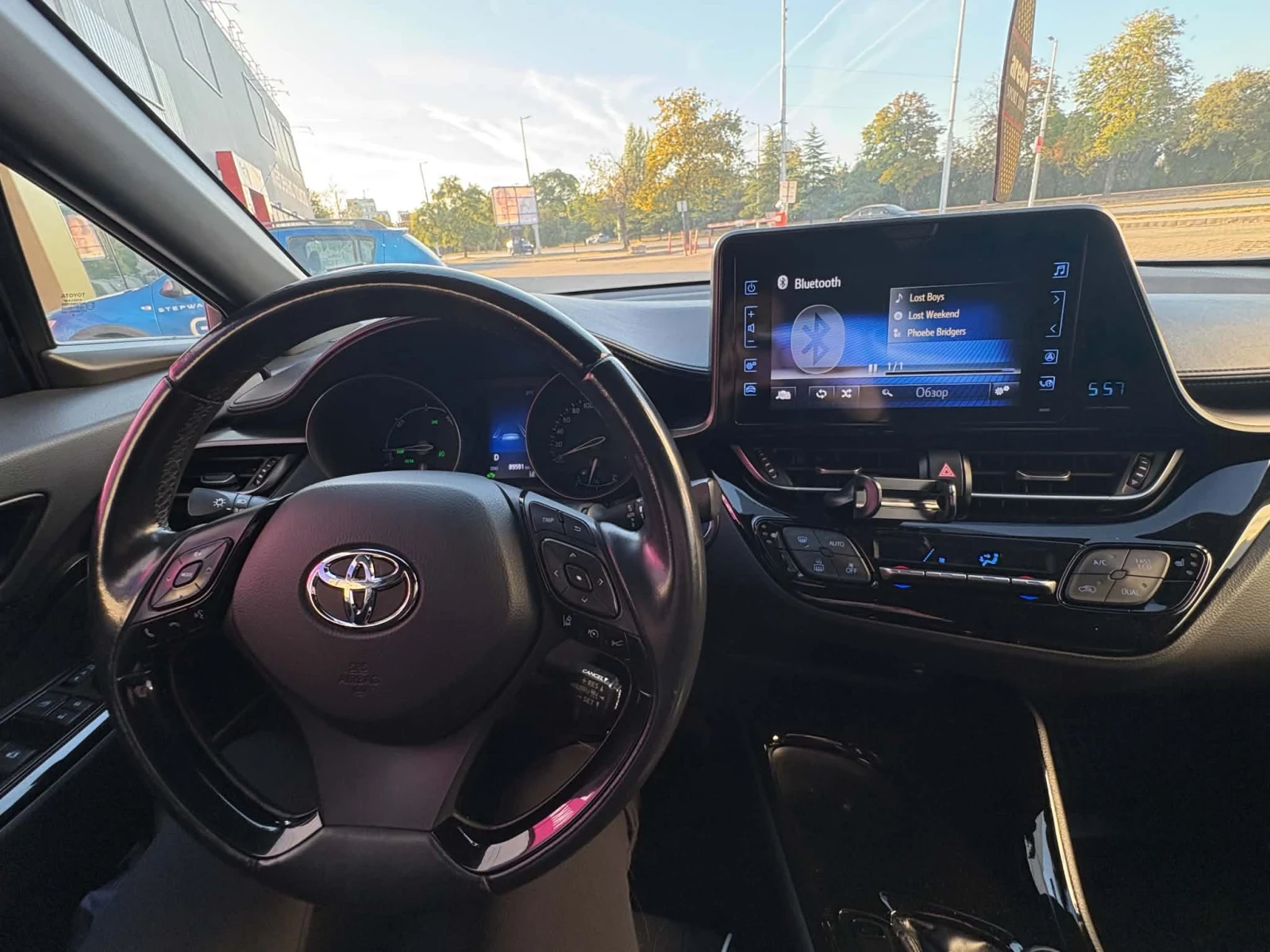 Toyota C-HR, снимка 8 - Автомобили и джипове - 56360692