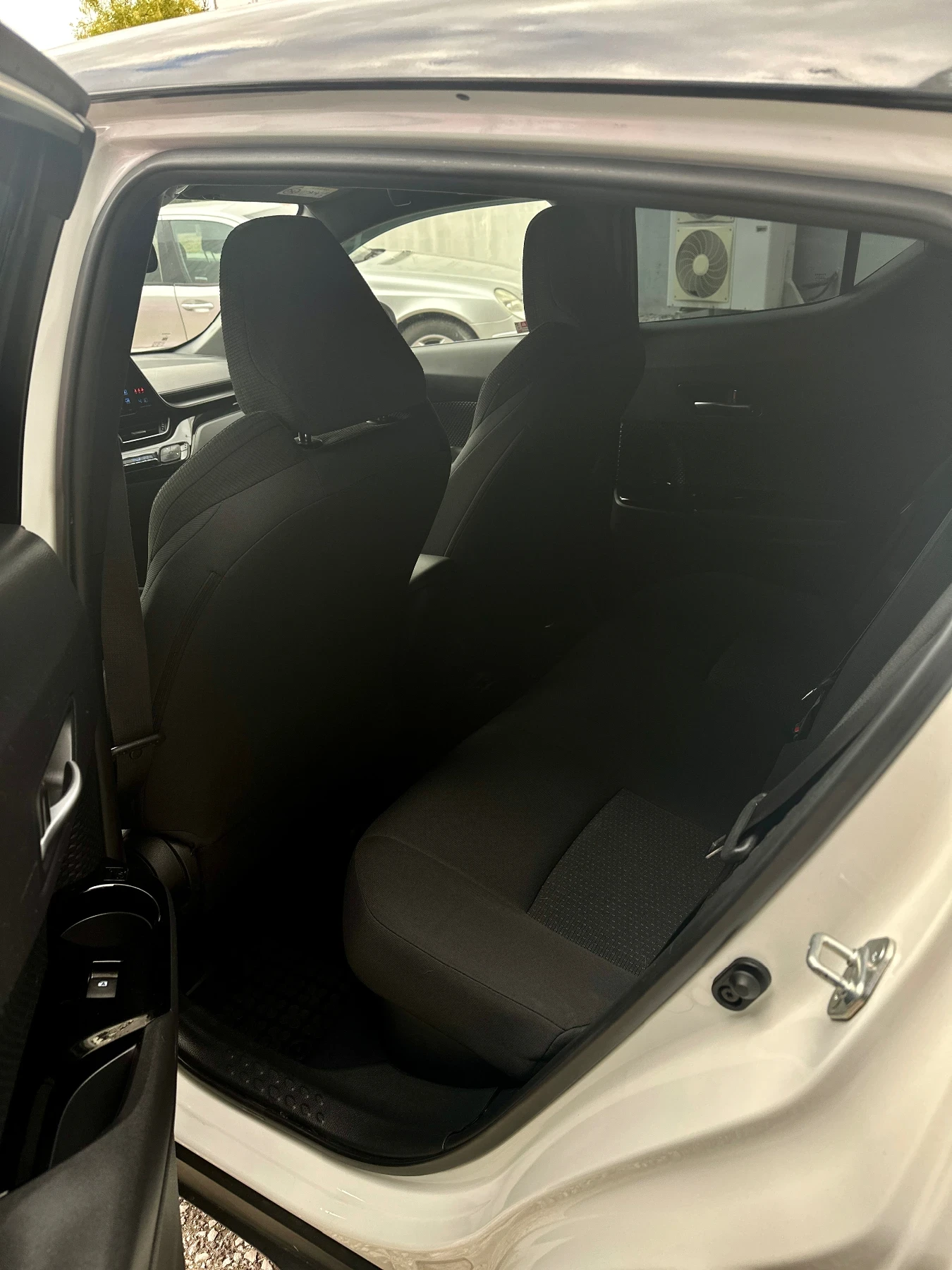 Toyota C-HR, снимка 10 - Автомобили и джипове - 56360692