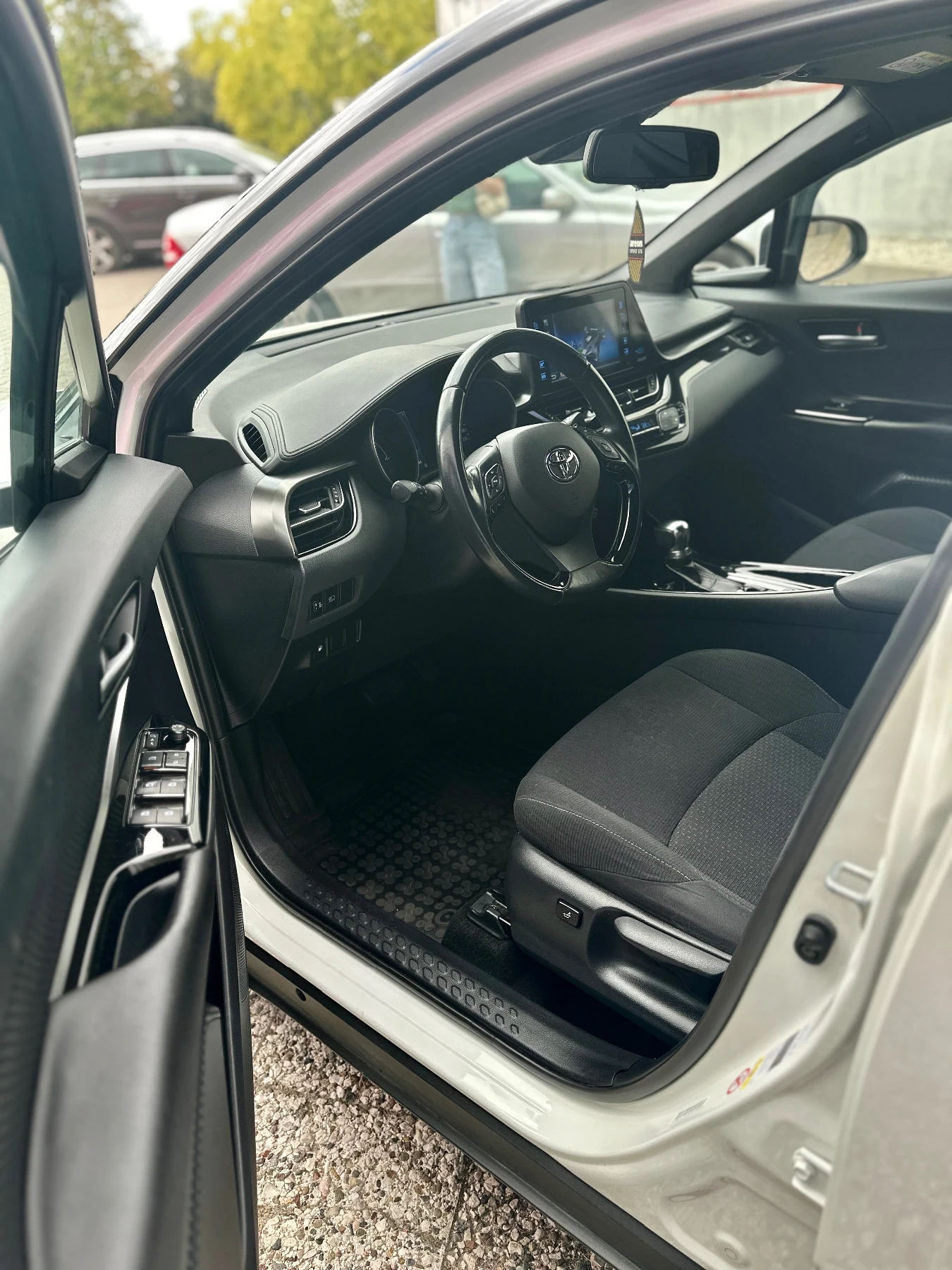 Toyota C-HR, снимка 6 - Автомобили и джипове - 56360692