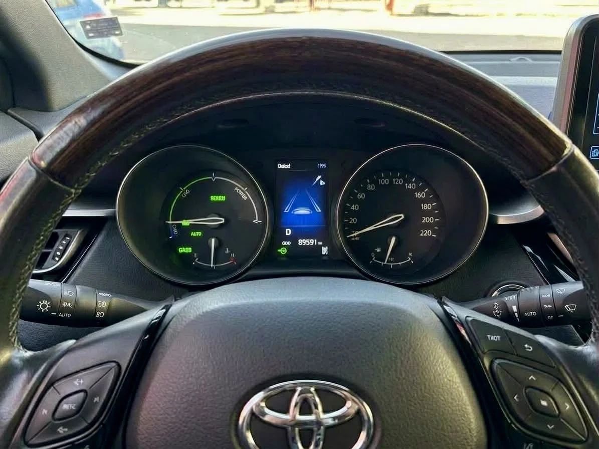 Toyota C-HR, снимка 7 - Автомобили и джипове - 56360692