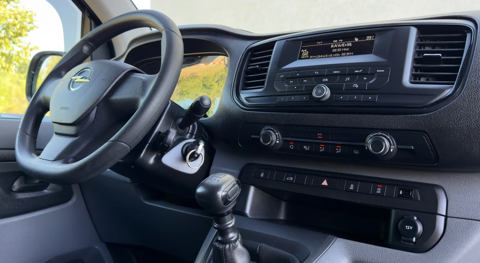 Opel Vivaro 2.0D 150hp, снимка 12 - Бусове и автобуси - 55684313