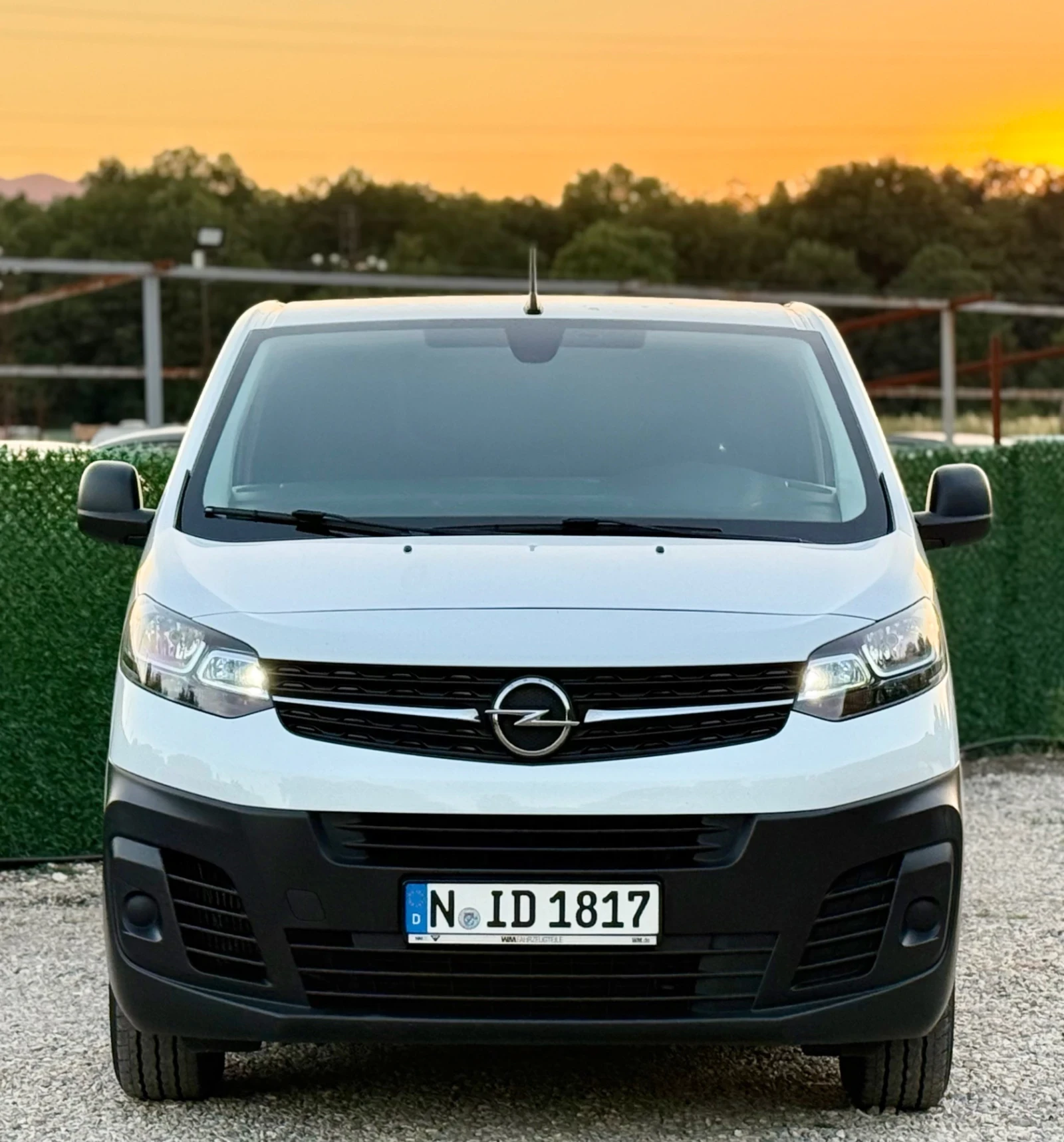 Opel Vivaro 2.0D 150hp, снимка 2 - Бусове и автобуси - 55684313