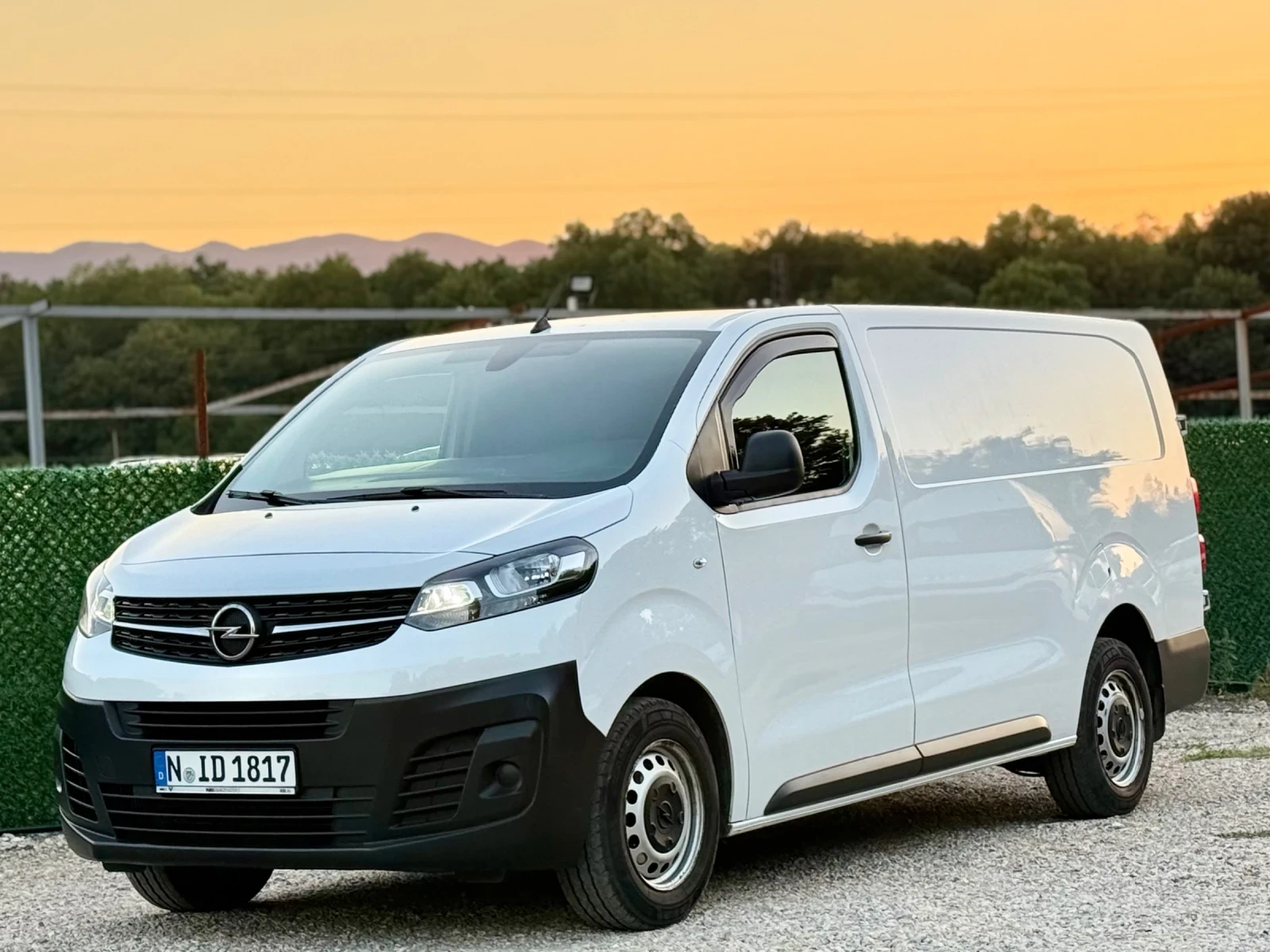 Opel Vivaro 2.0D 150hp, снимка 3 - Бусове и автобуси - 55684313