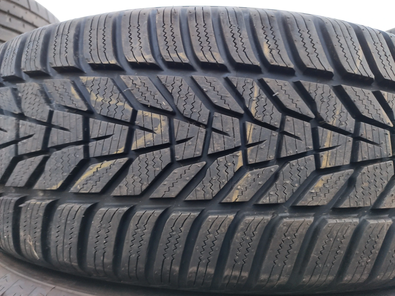Гуми Зимни 245/65R17, снимка 3 - Гуми и джанти - 53983434