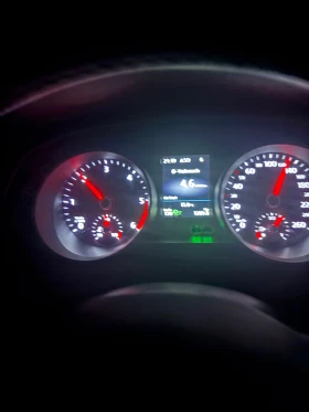 VW Passat 2.0 TDI Business, снимка 17