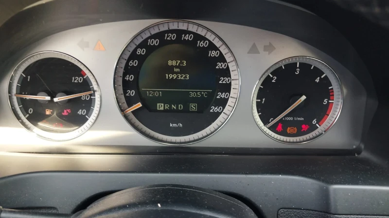 Mercedes-Benz C 320, снимка 12 - Автомобили и джипове - 47455147