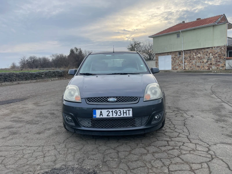 Ford Fiesta 1.3i, снимка 5 - Автомобили и джипове - 48353619