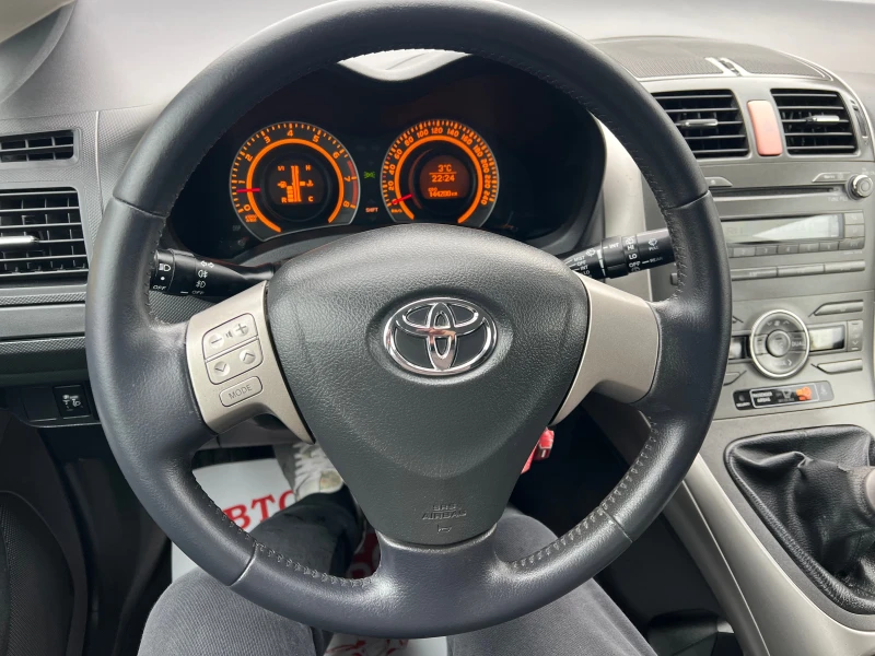 Toyota Auris 1.4VVTi/97p.s-144200km!!!!!!, снимка 16 - Автомобили и джипове - 48458580