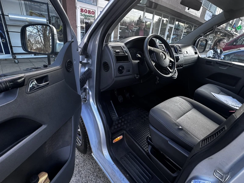 VW Multivan 2.5, снимка 5 - Автомобили и джипове - 48787338