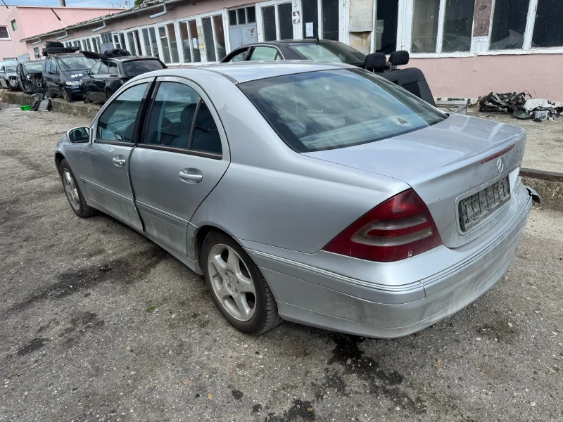 Mercedes-Benz C 270 CDI 170кс. Автоматик, снимка 5 - Автомобили и джипове - 50611675