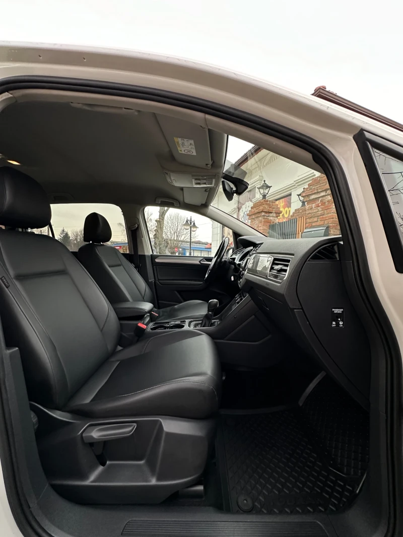 VW Touran 2.0, снимка 10 - Автомобили и джипове - 52410570