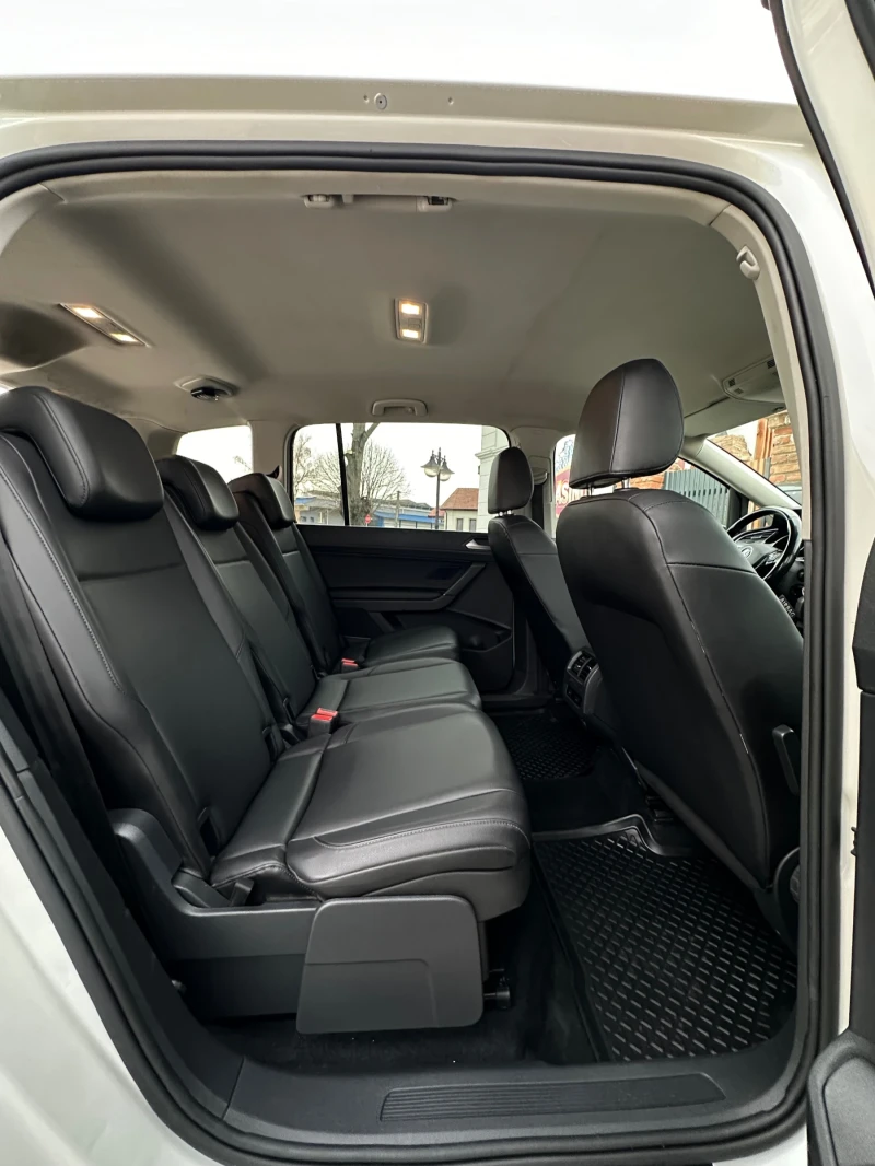 VW Touran 2.0, снимка 11 - Автомобили и джипове - 52410570
