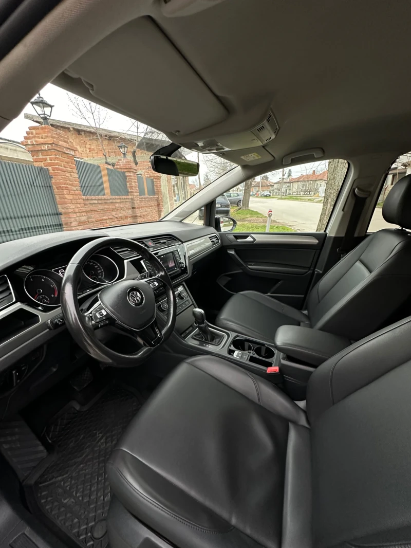 VW Touran 2.0, снимка 9 - Автомобили и джипове - 52410570