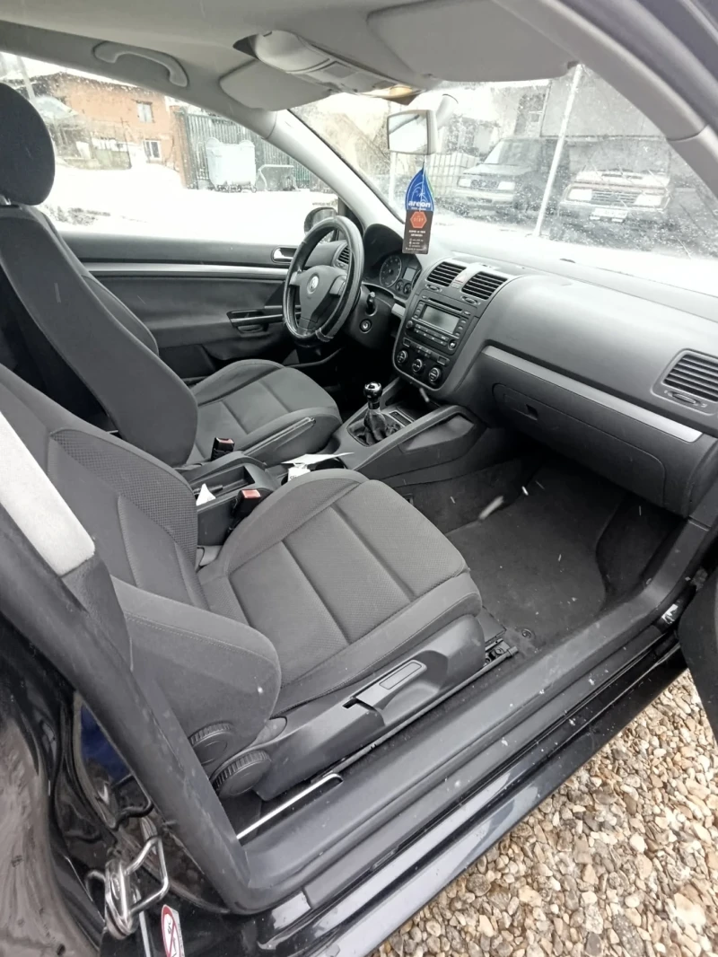 VW Golf 1.6FSI, снимка 8 - Автомобили и джипове - 53190912