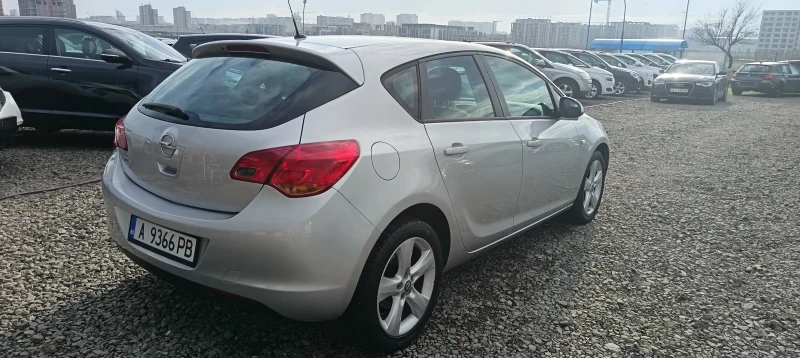 Opel Astra 1.4/100кс.* Бензин * Регистрация , снимка 3 - Автомобили и джипове - 53236853