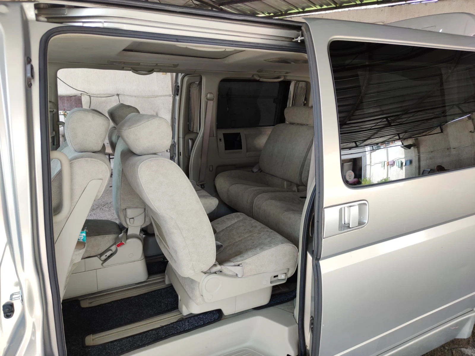 Toyota Alphard Nissan Elgrand - изображение 4