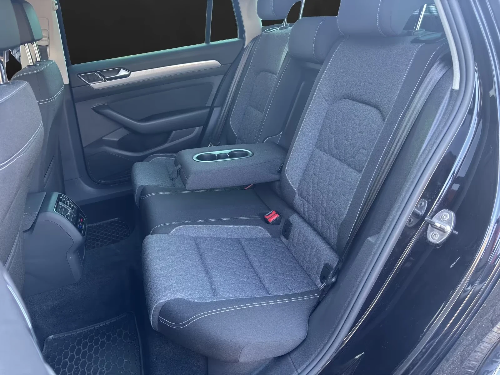 VW Passat 2.0 TDI Business, снимка 10 - Автомобили и джипове - 53983390