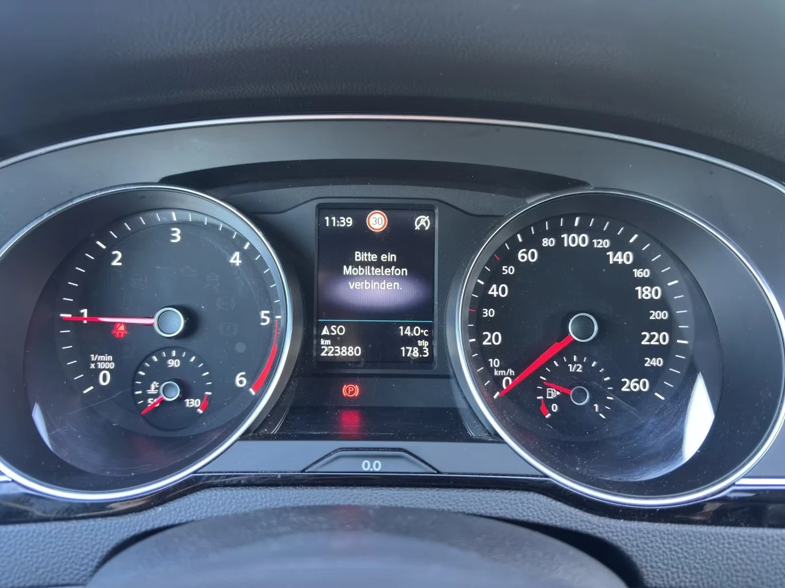 VW Passat 2.0 TDI Business, снимка 15 - Автомобили и джипове - 53983390